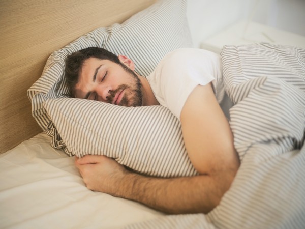 Research: Lack of sleep can make a person selfish
