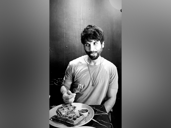 Shahid Kapoor shares goofy morning picture captured by his brother Ishaan Khatter
