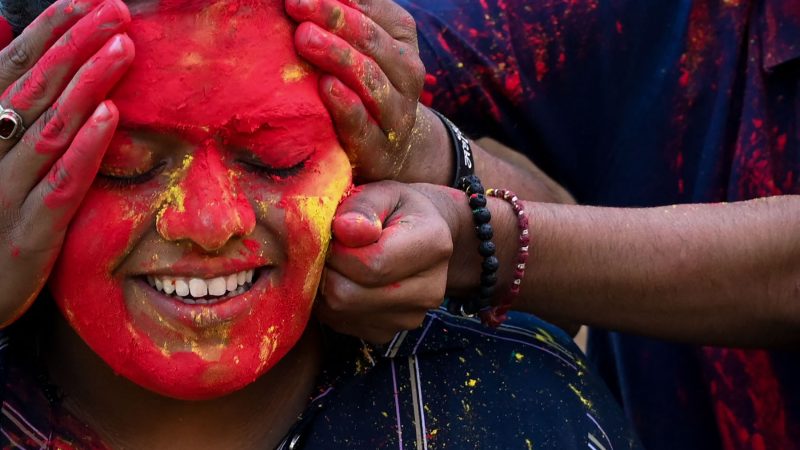 INDIA-RELIGION-HINDUISM-FESTIVAL Students daubed in ‘Gulal’ or coloured powder celebrate Holi, the Hindu spring festival of colours at the Guru Nanak Dev University in Amritsar on March 6, 2023. (Photo by Narinder NANU / AFP)