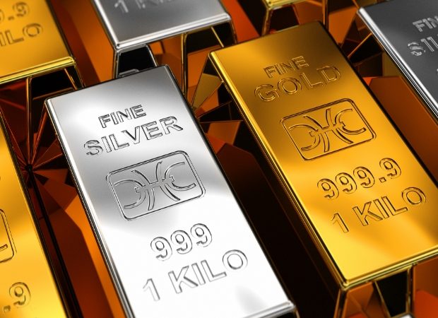 Gold price remains stable, slight drop in silver