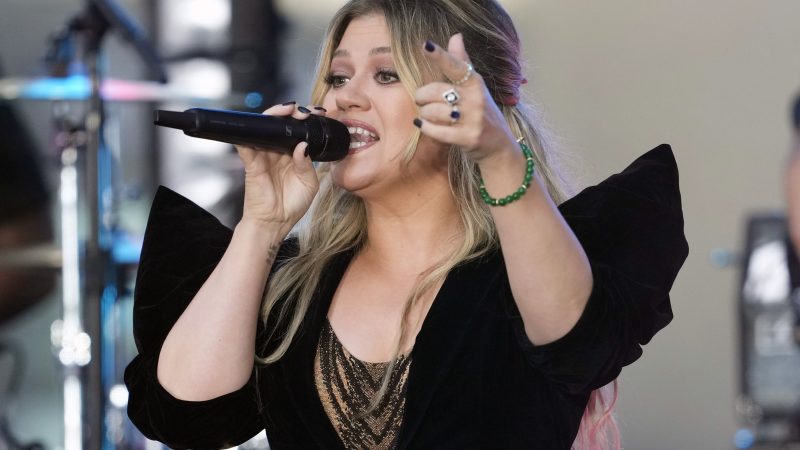 2023 Kelly Clarkson Performs on NBC’s Today Show